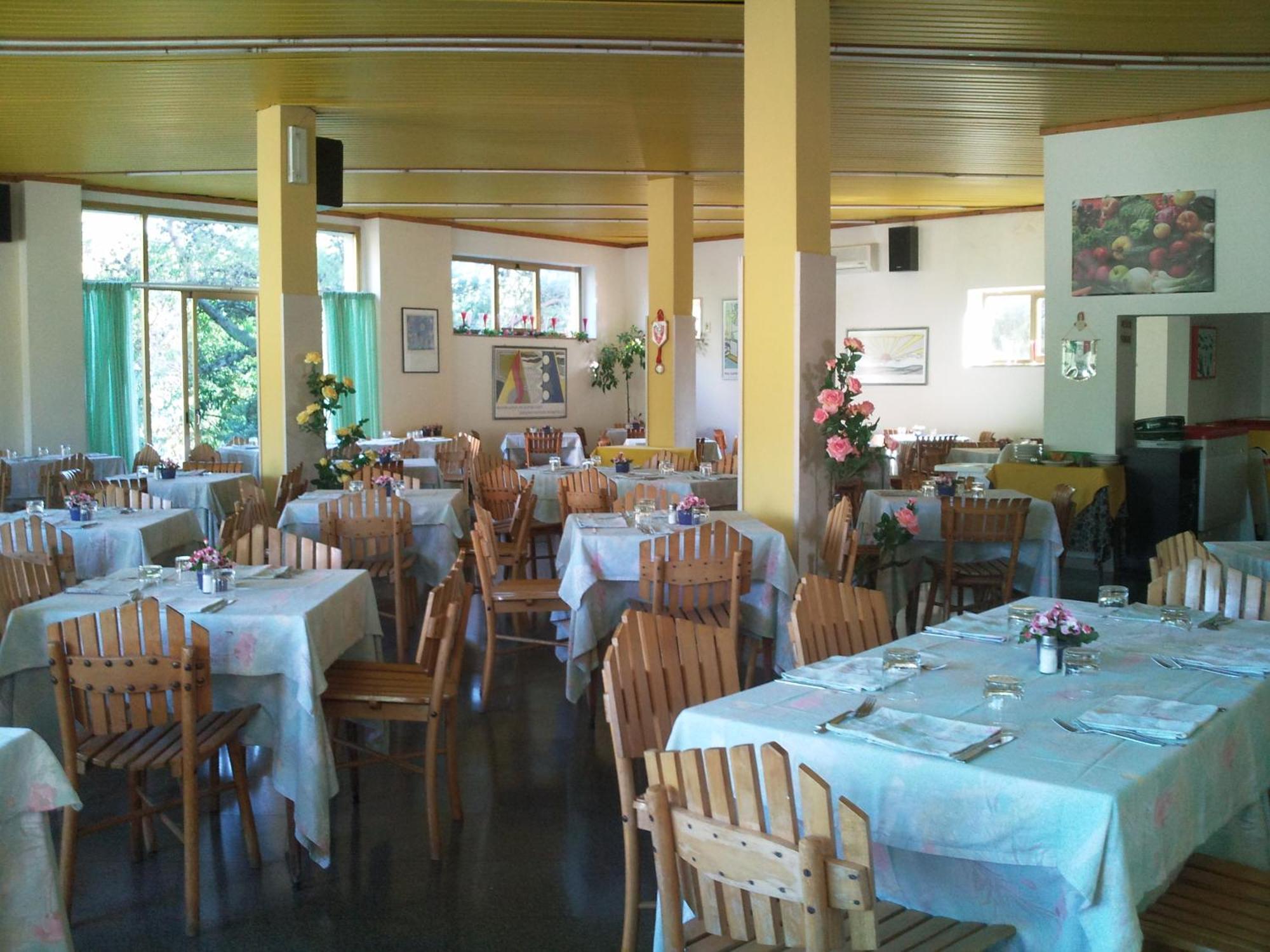 Hotel Autostello Castellana Grotte Exterior photo